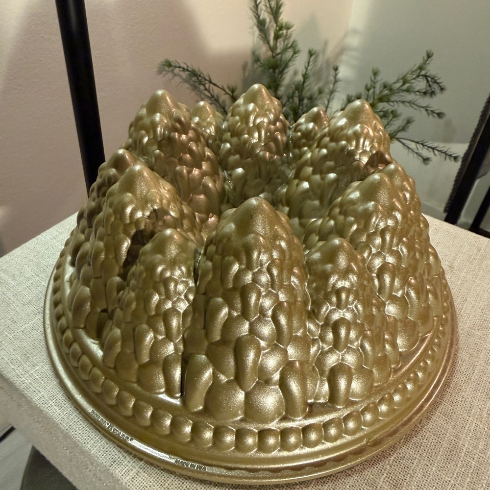 Nordic Ware Gold Peaks Cake Mold collectors gold‎ beautiful kitchen tool new